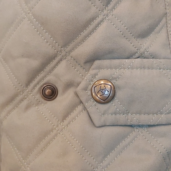 Ariat equestrian quilted vest - Picture 6 of 16